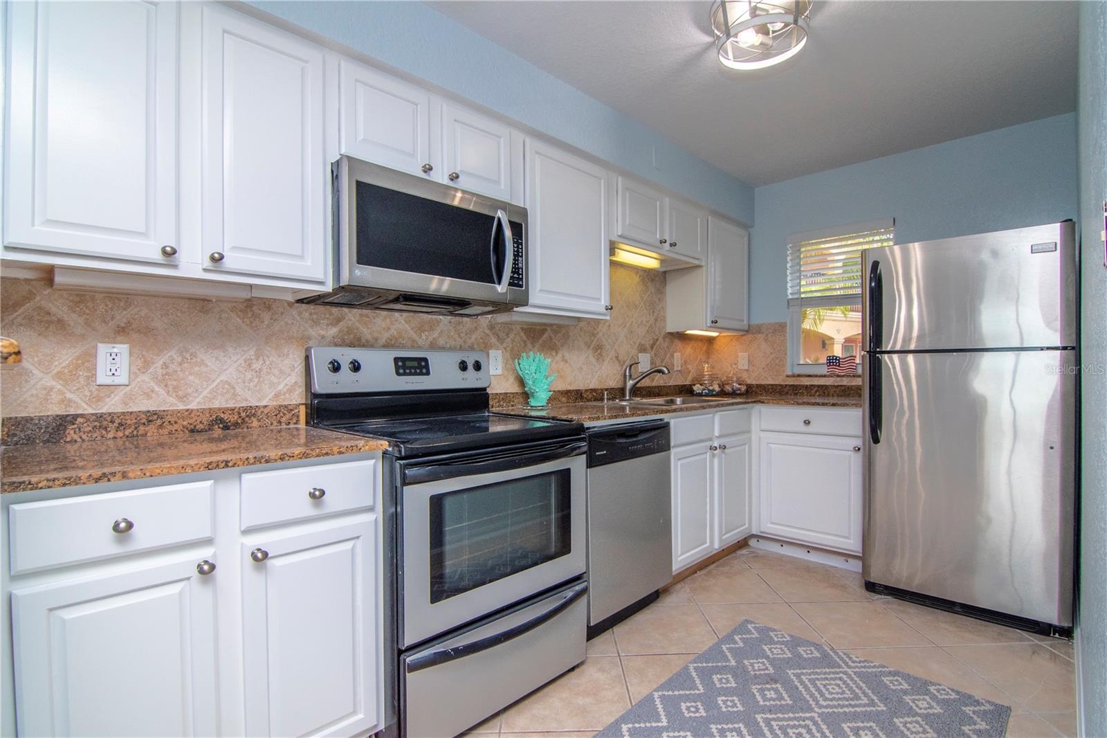 2675 St Josephs Dr E #b Property Photo 13