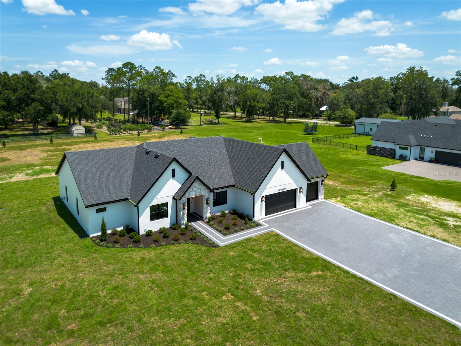 14800 Mim Pl Property Photo 7