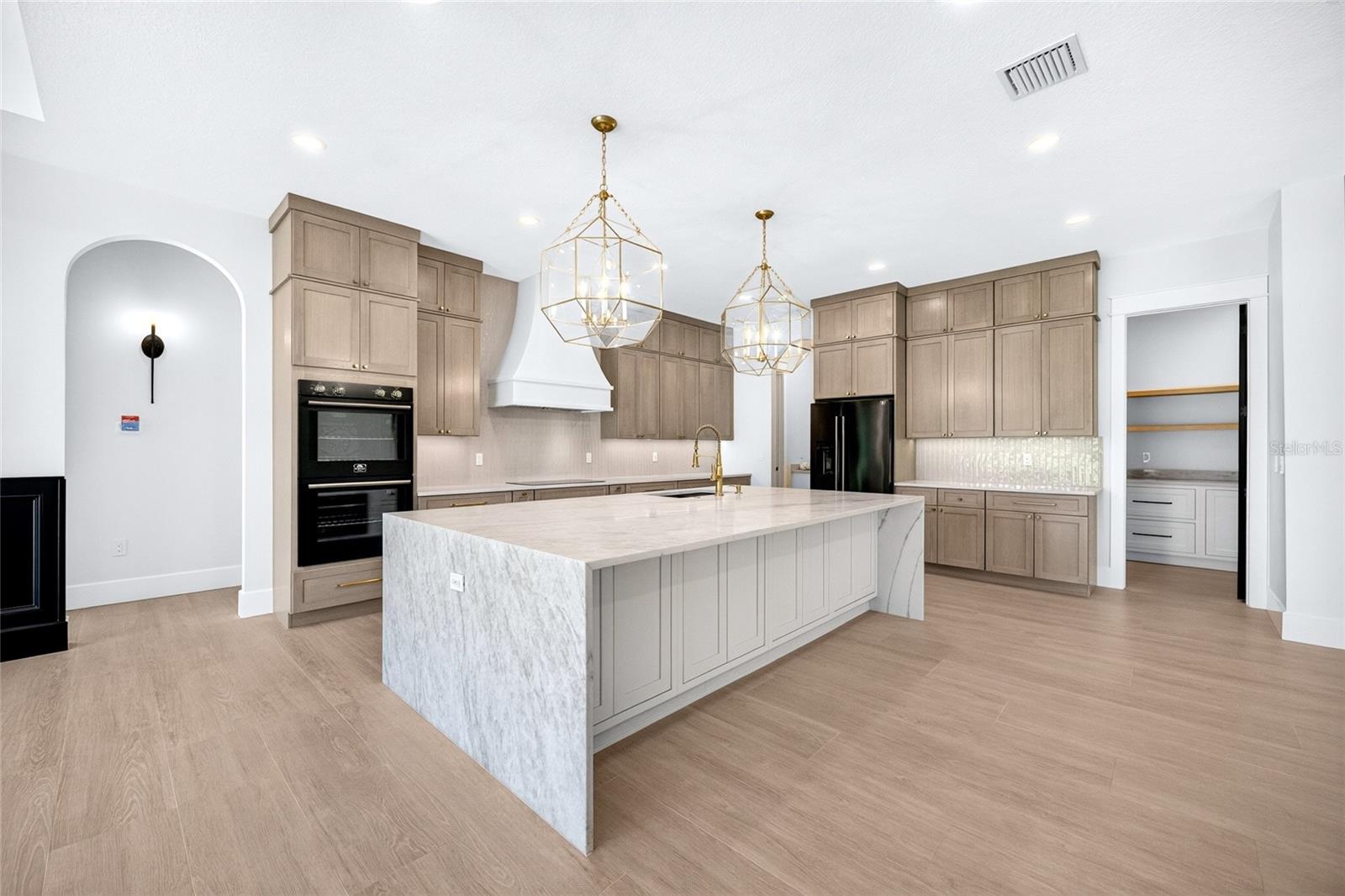 14800 Mim Pl Property Photo 10