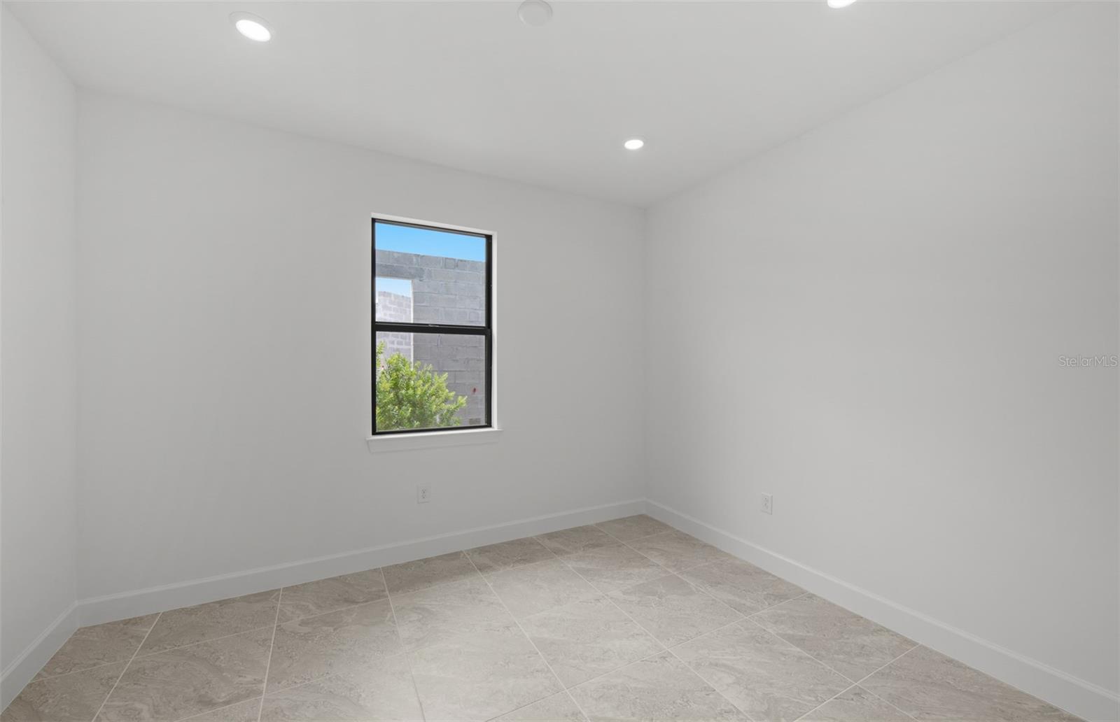18604 Harbor Sands Pl Property Photo 14