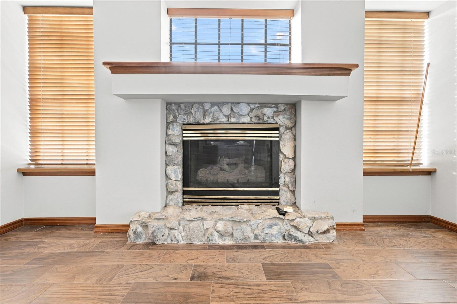 12018 Villa Rd Property Photo 9