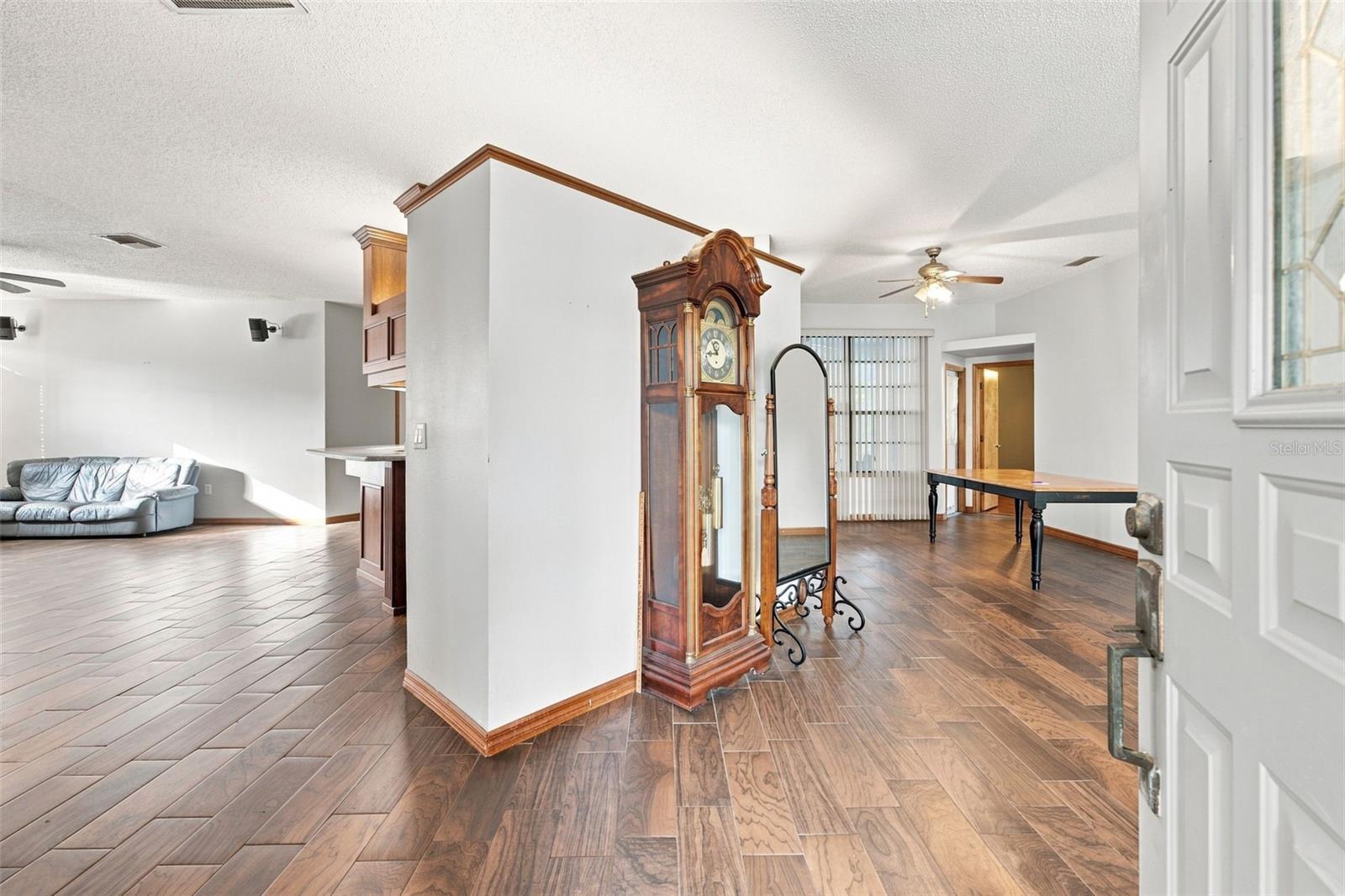 12018 Villa Rd Property Photo 11