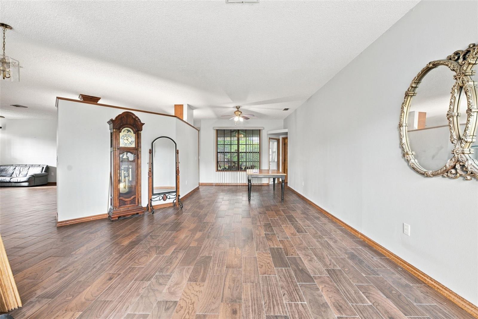 12018 Villa Rd Property Photo 12