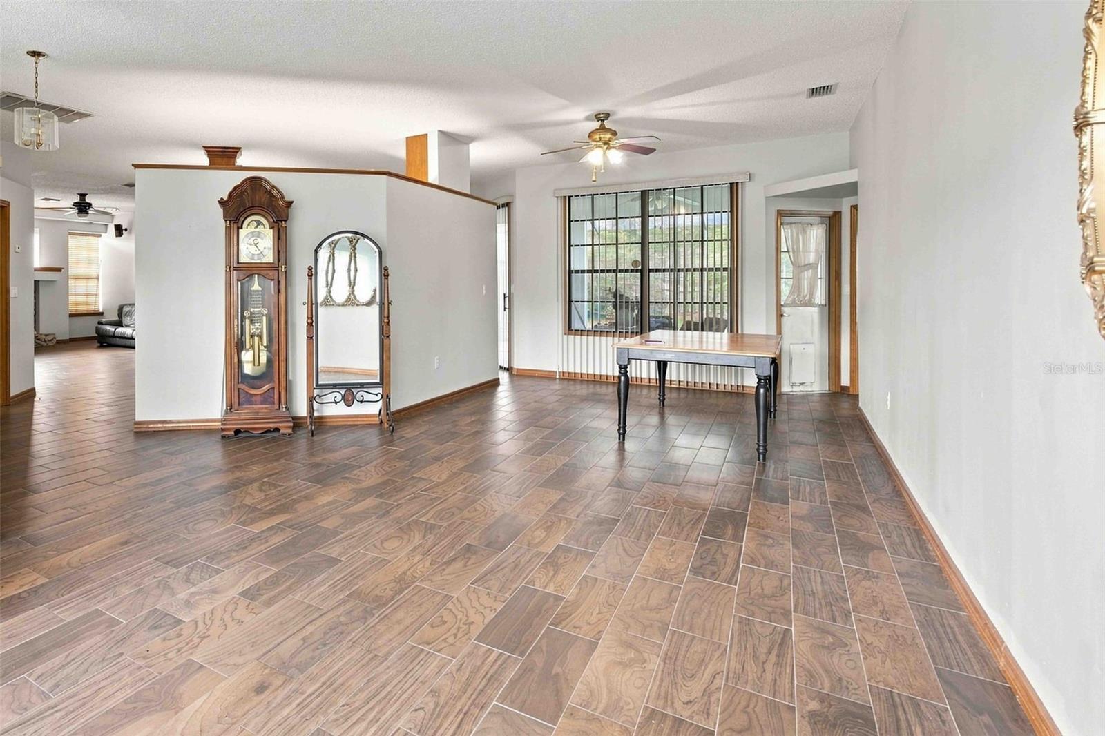 12018 Villa Rd Property Photo 14
