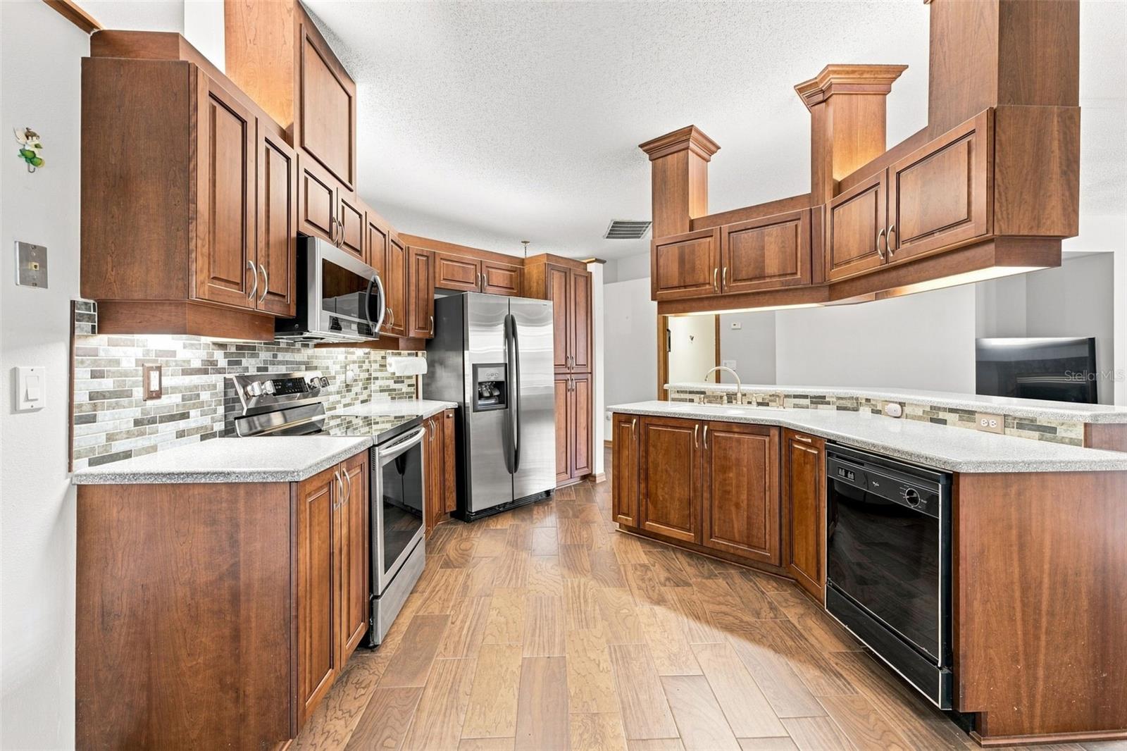 12018 Villa Rd Property Photo 17