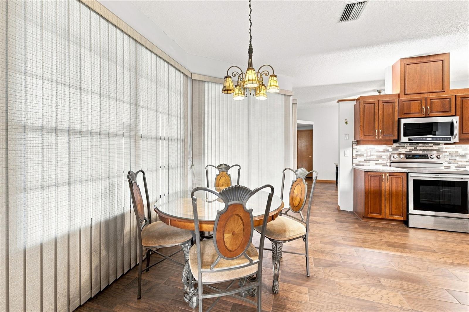 12018 Villa Rd Property Photo 23