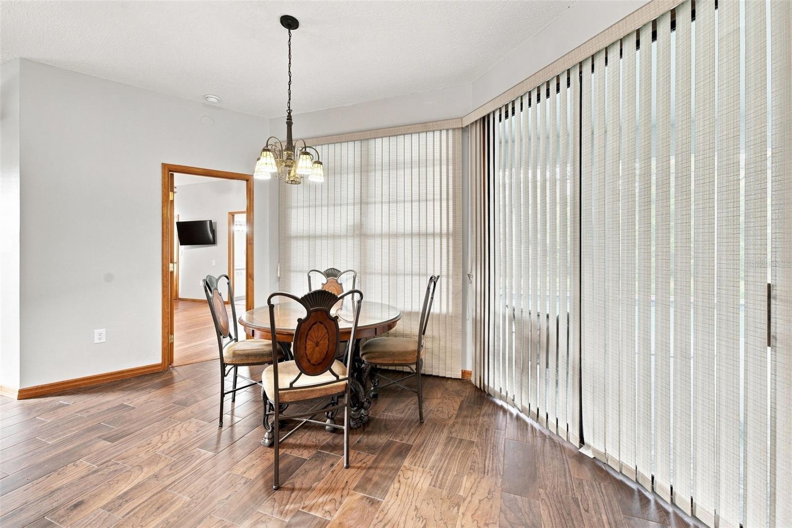 12018 Villa Rd Property Photo 24