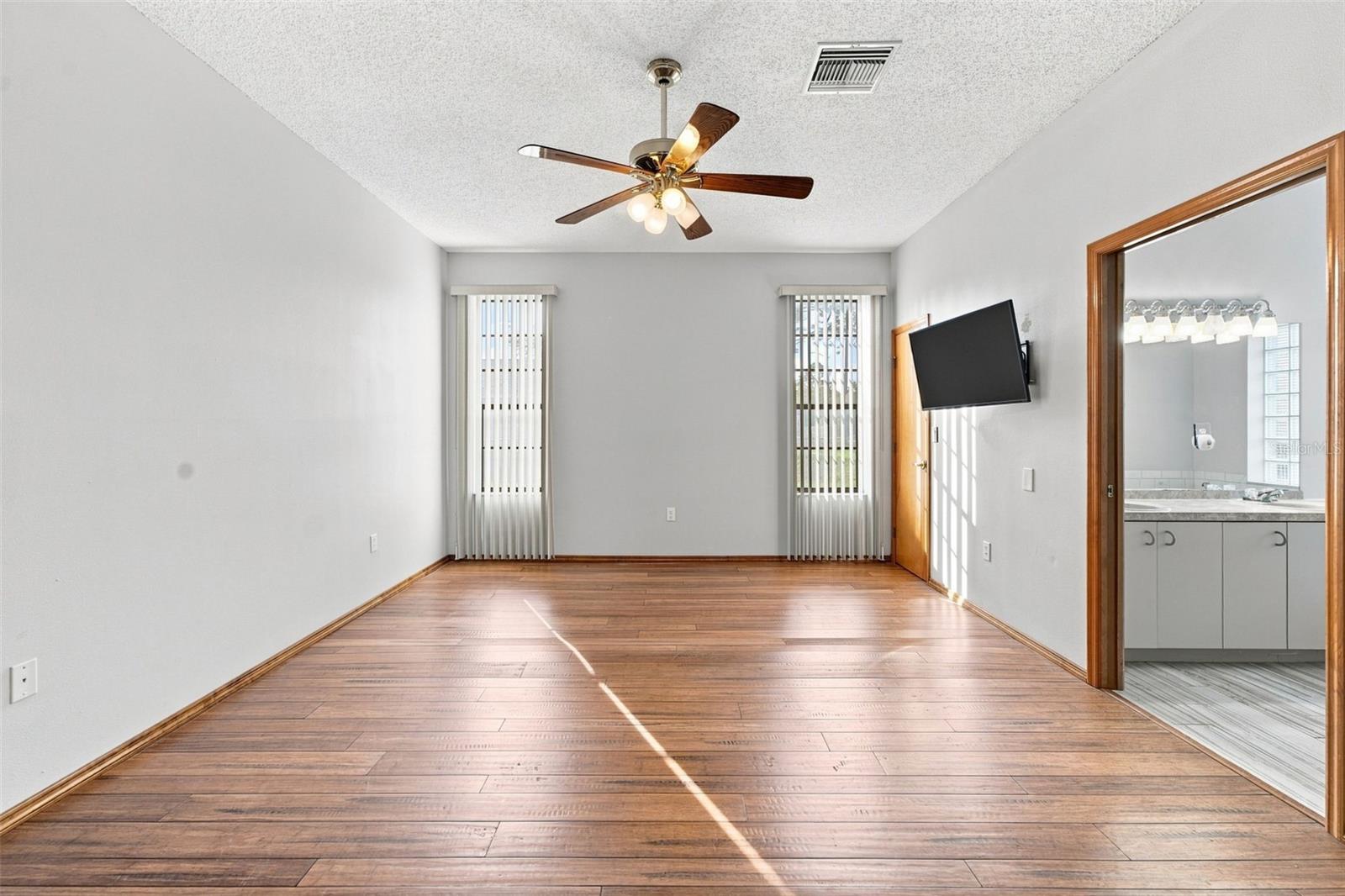 12018 Villa Rd Property Photo 27
