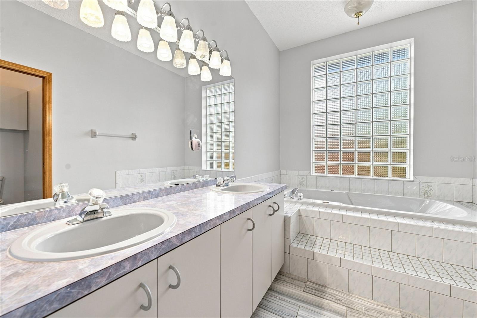 12018 Villa Rd Property Photo 30