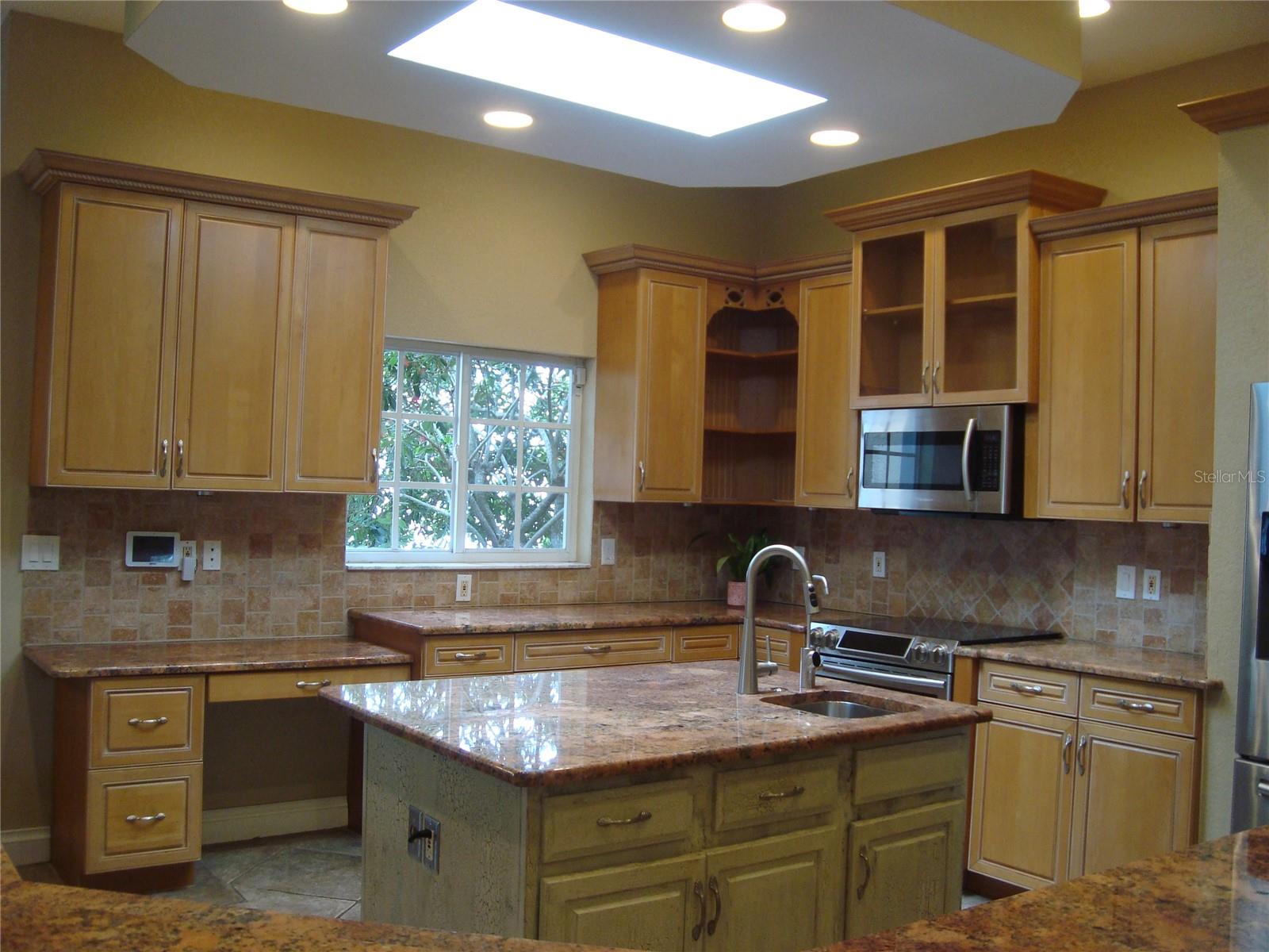601 Palm Ave Property Photo 8