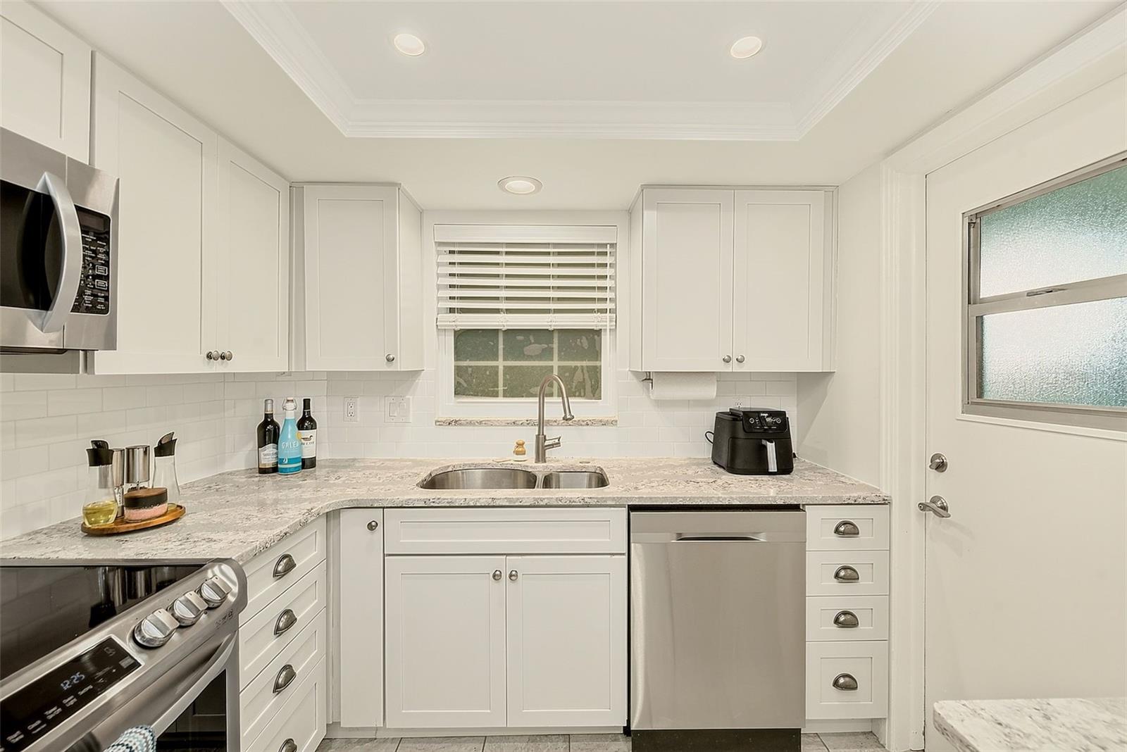 147 Bluff View Dr #304 Property Photo 7