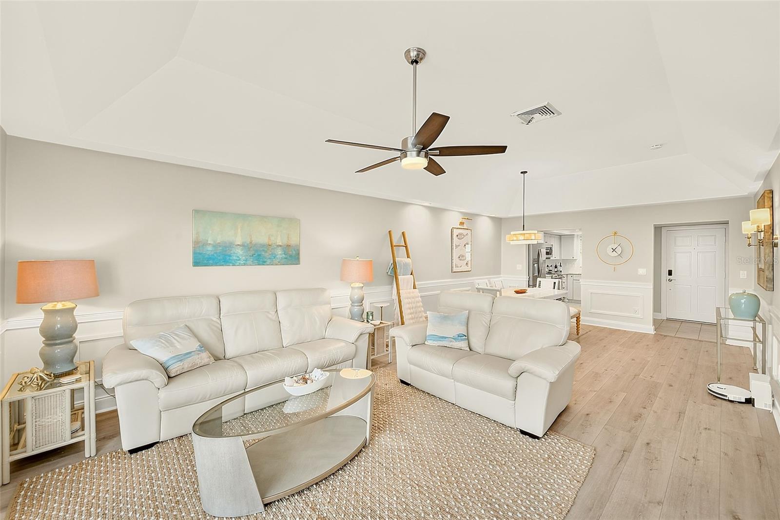 147 Bluff View Dr #304 Property Photo 10