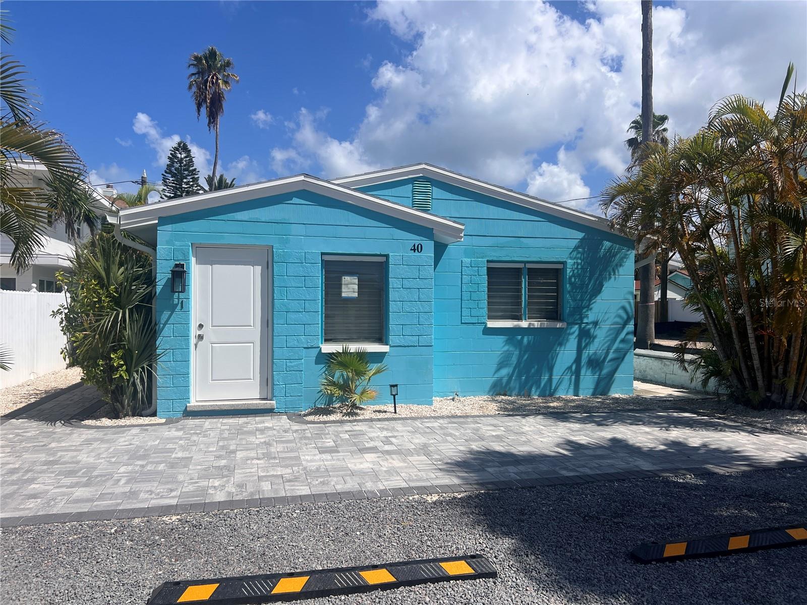 40 82ND AVE #Unit 3 Property Photo 1
