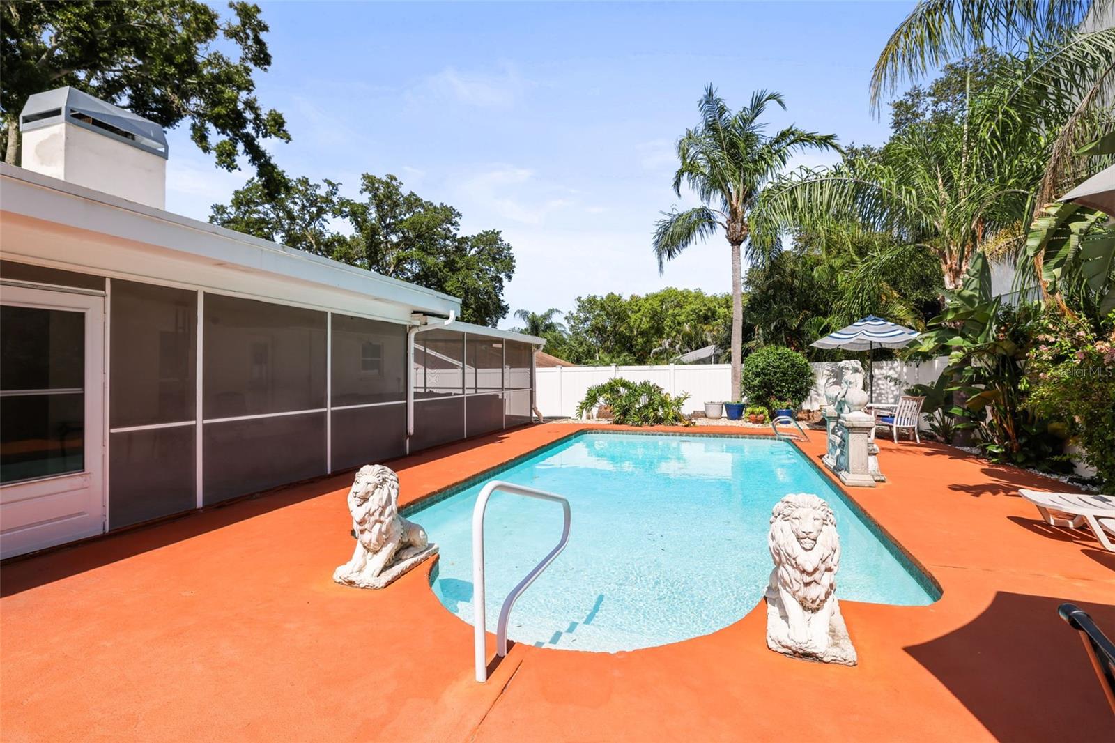 1981 Castille Dr Property Photo 3