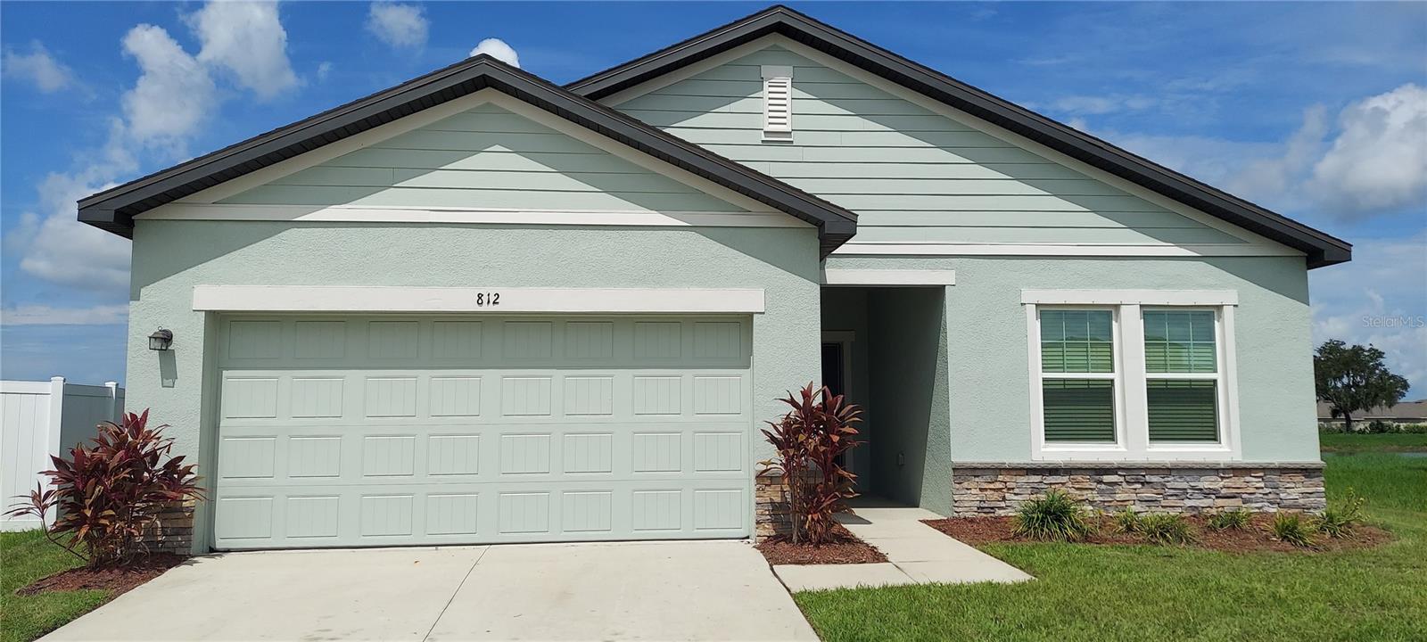 812 Kings Pine Ct Property Photo 2