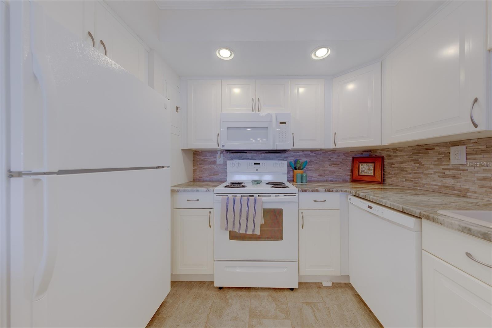 17920 Gulf Blvd #1808 Property Photo 7