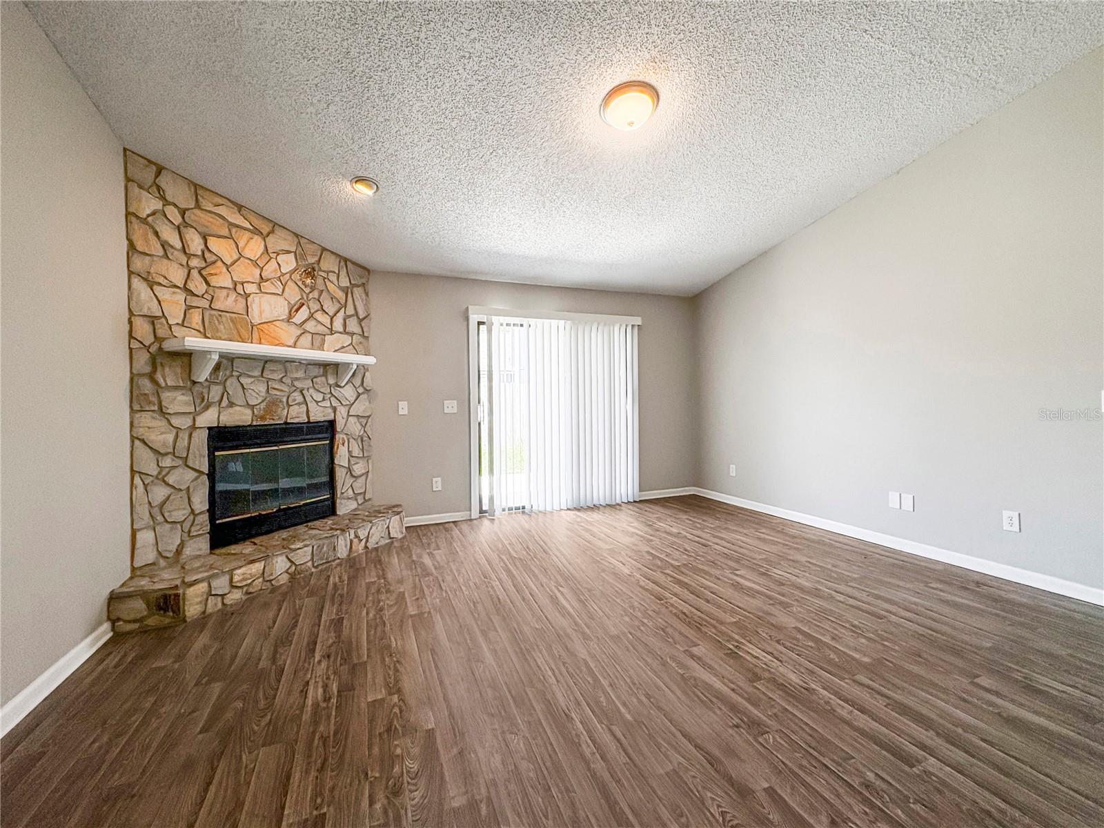 TB8532658 Property Photo 3