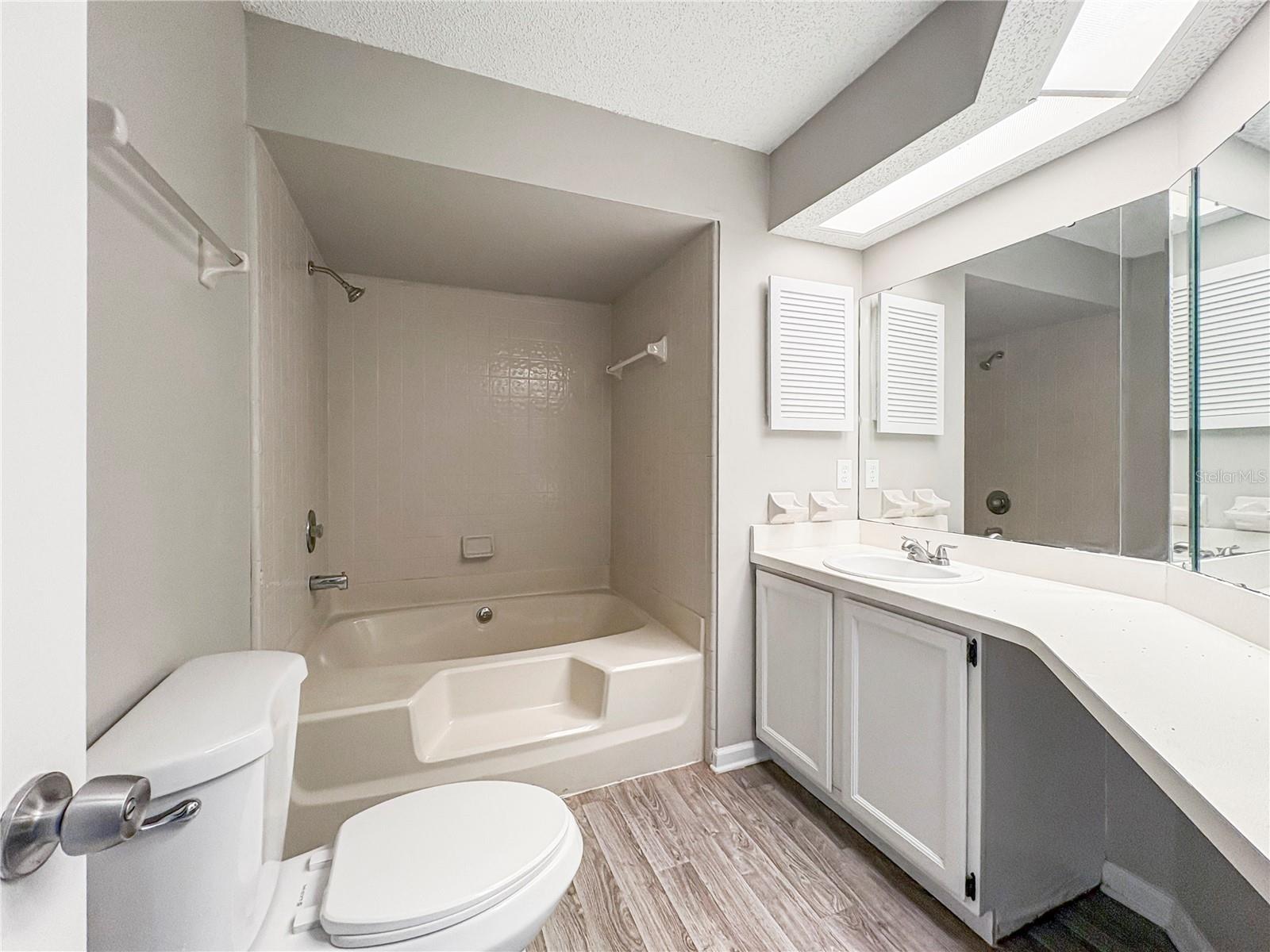 TB8532658 Property Photo 15