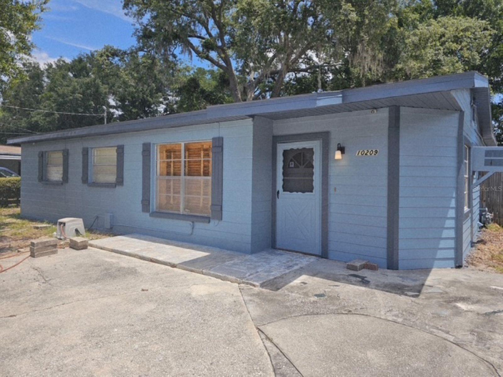 10209 Lola St Property Photo 1