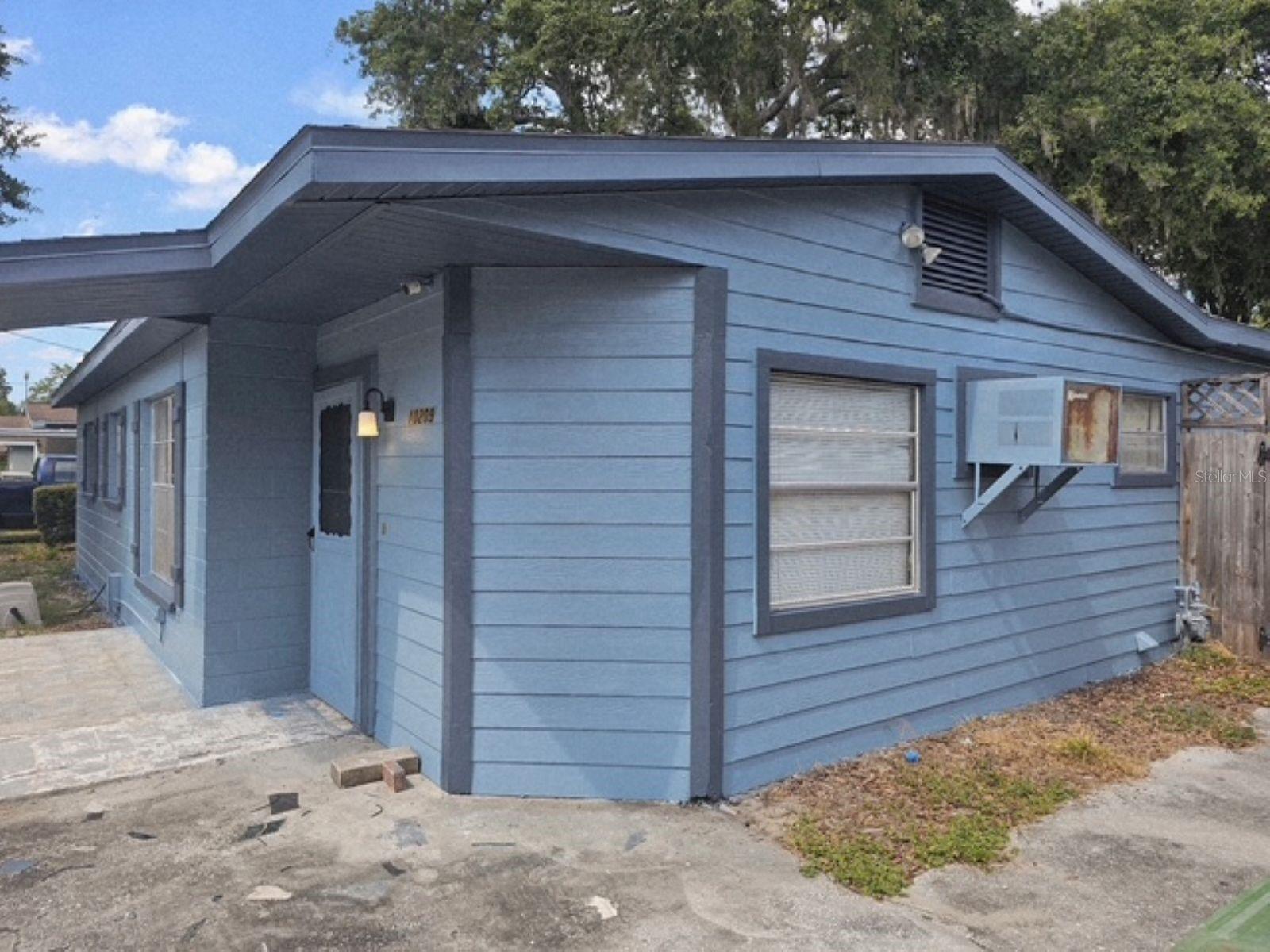 10209 Lola St Property Photo 3