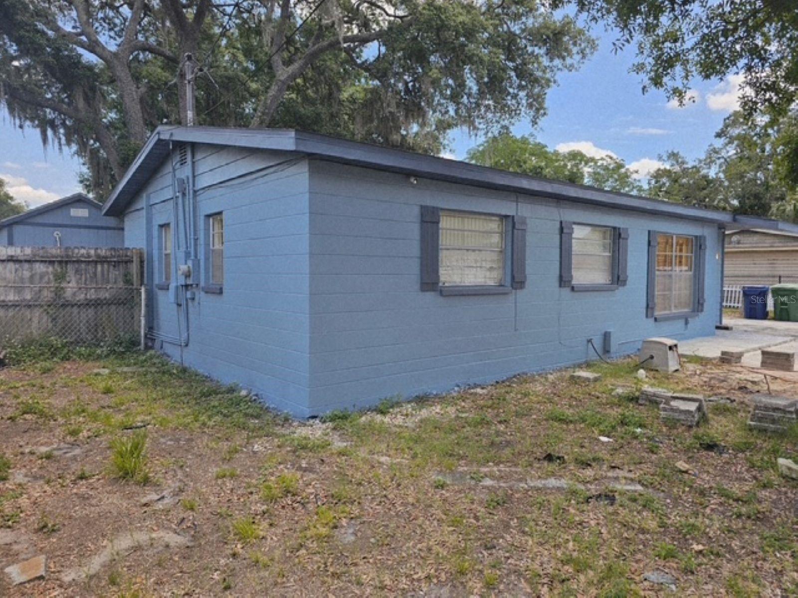 10209 Lola St Property Photo 5
