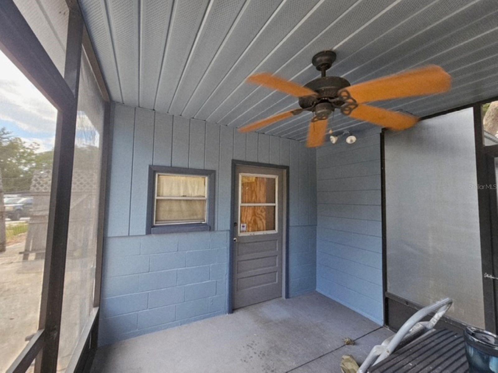 10209 Lola St Property Photo 8
