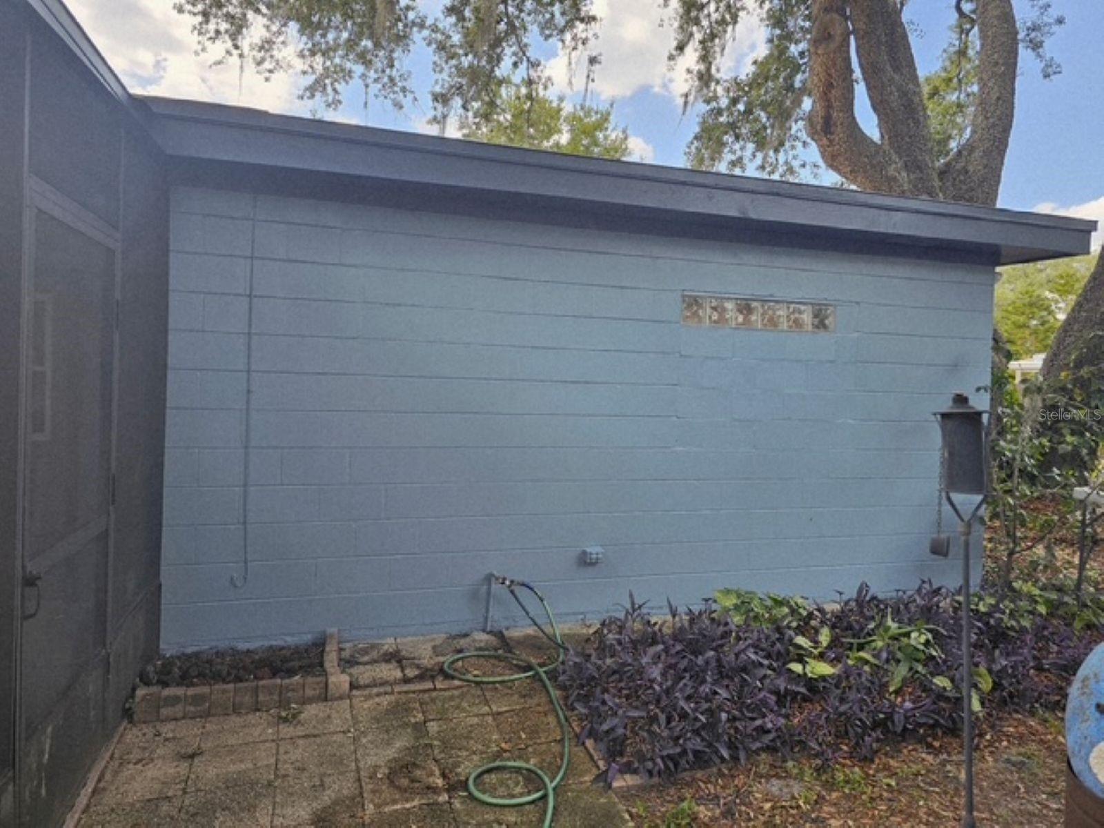 10209 Lola St Property Photo 9