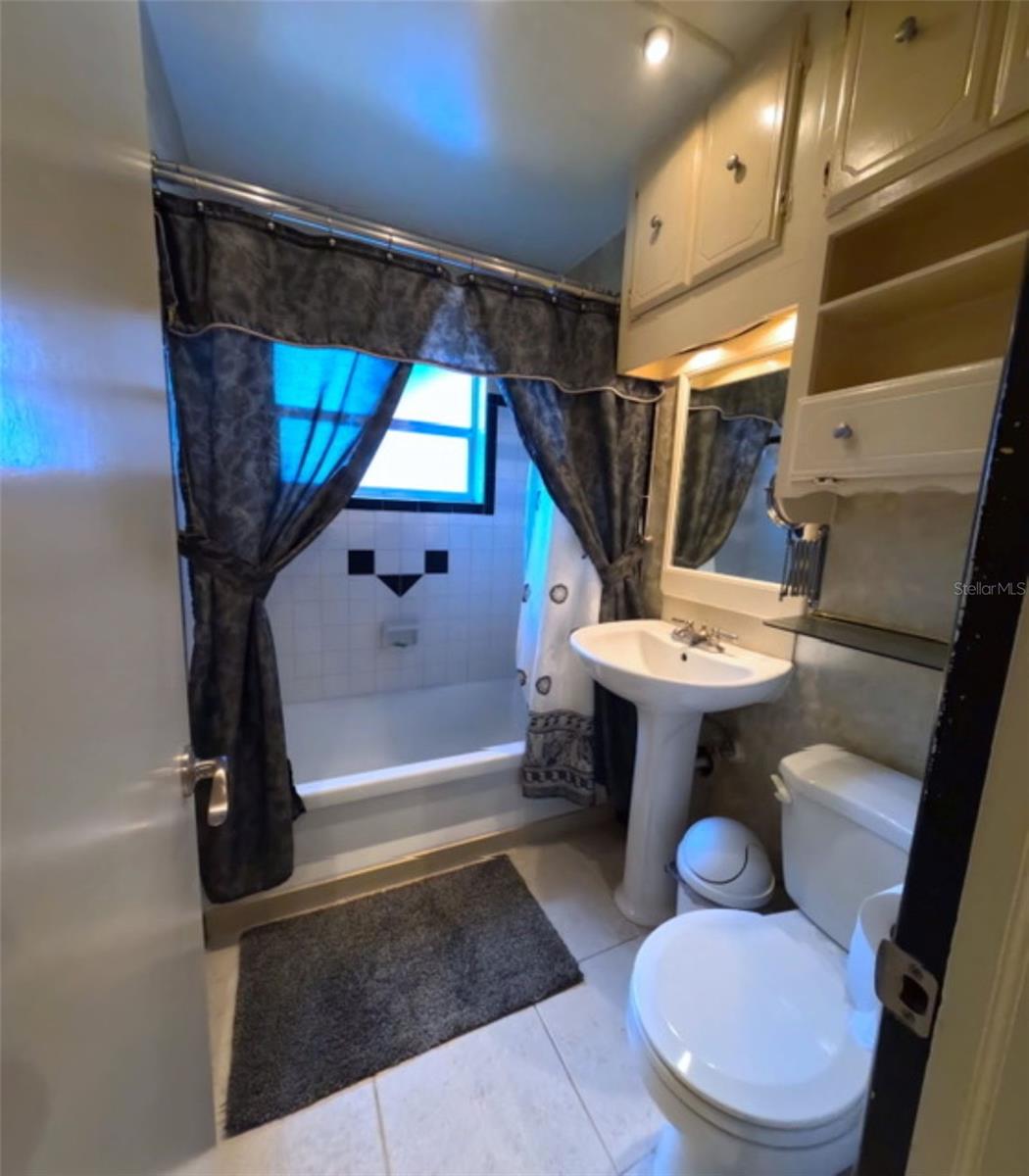 10209 Lola St Property Photo 16