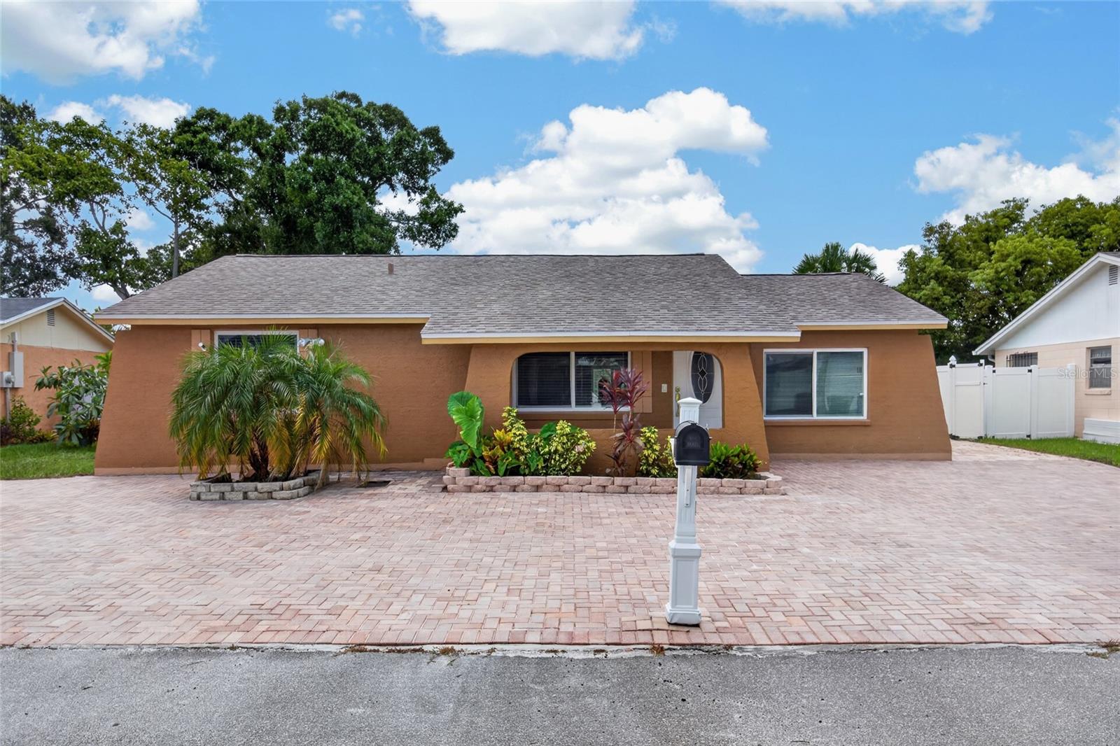 6711 Glen Forest Ct Property Photo 1