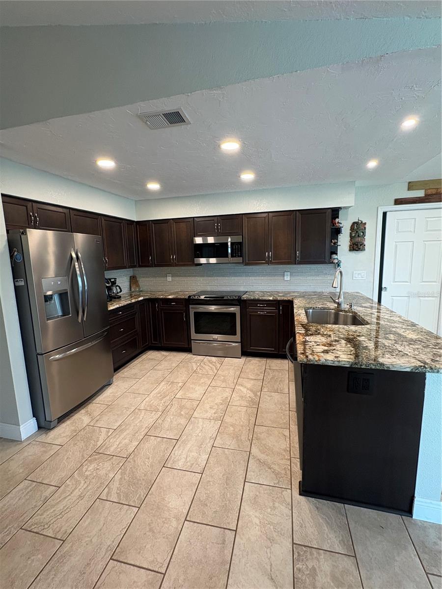 5092 Kilty Ct E Property Photo 4