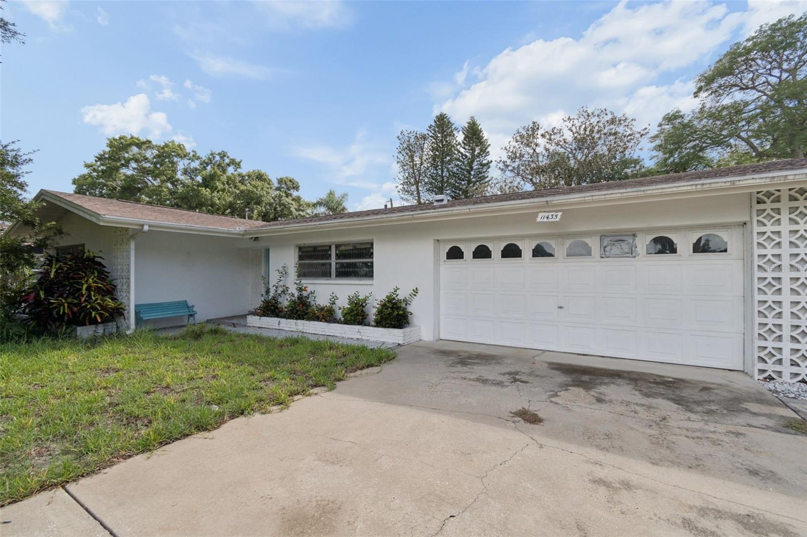 11435 Oval Dr E Property Photo 3