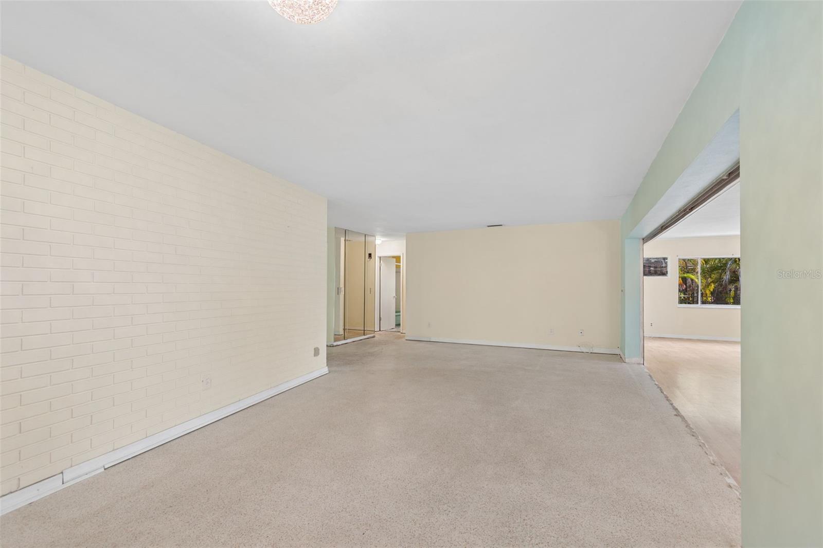 11435 Oval Dr E Property Photo 7