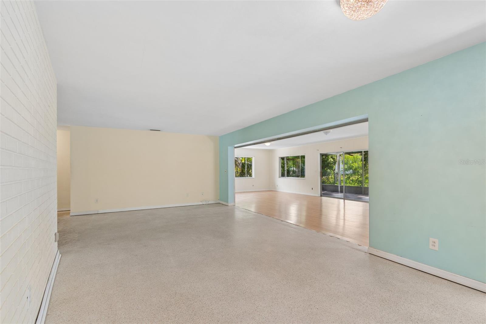 11435 Oval Dr E Property Photo 8
