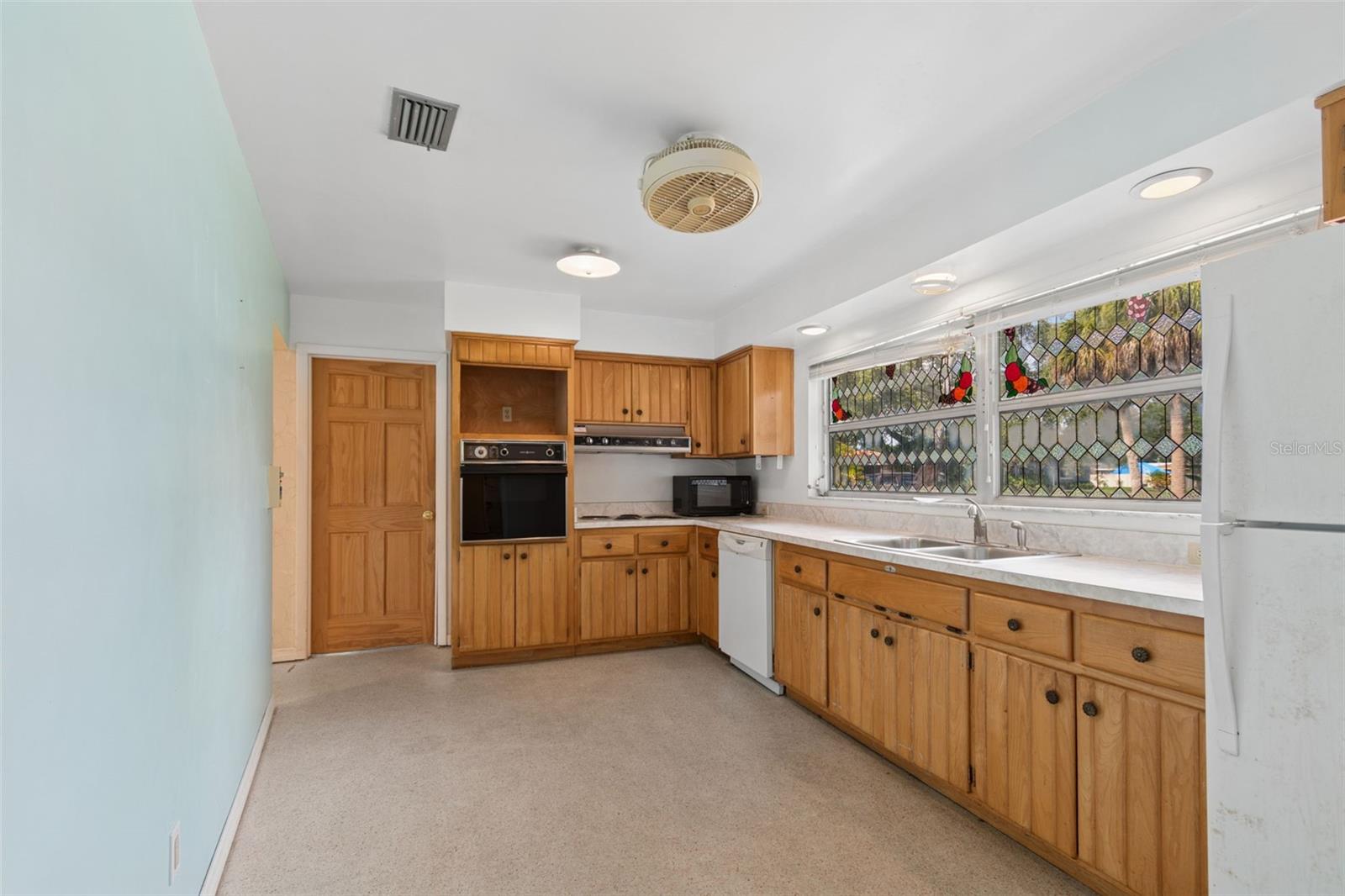 11435 Oval Dr E Property Photo 11