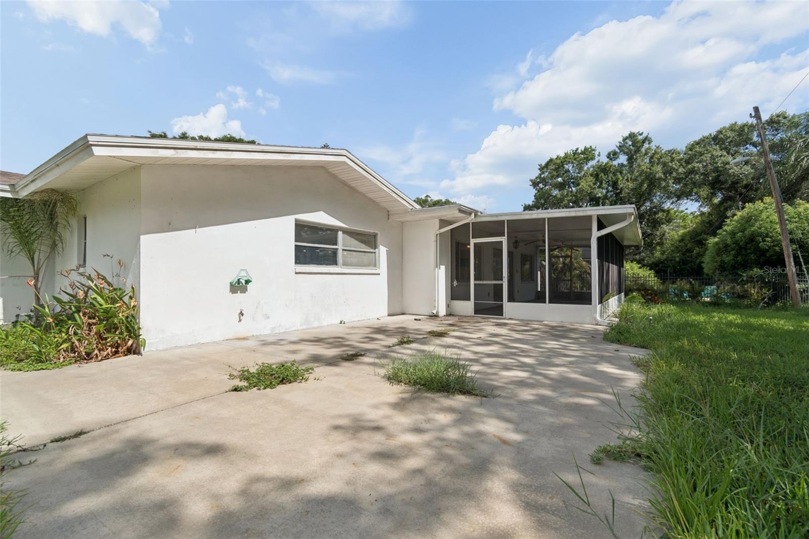 11435 Oval Dr E Property Photo 38