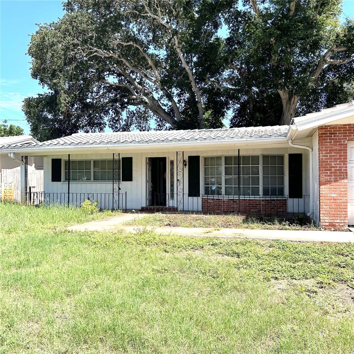 2152 GREENBRIAR BLVD Property Photo 1