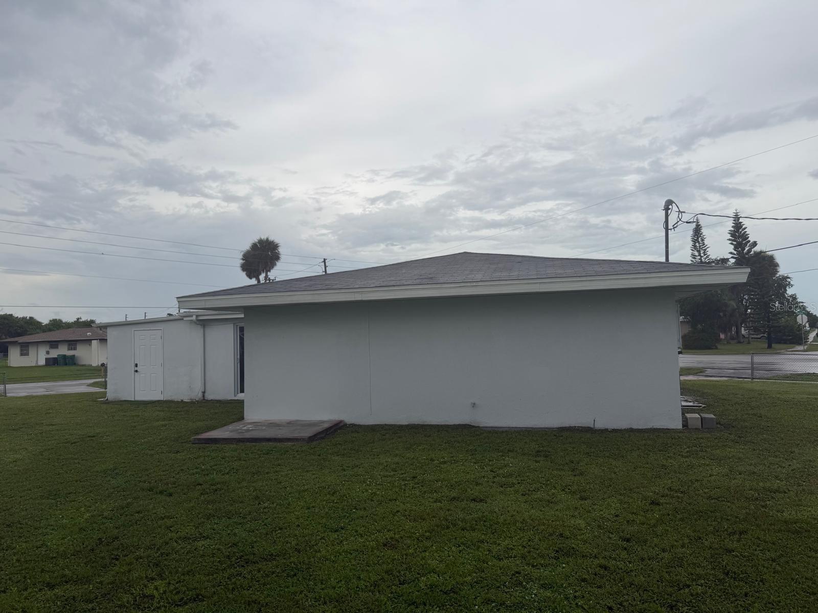 2288 Harbor Blvd Property Photo 6