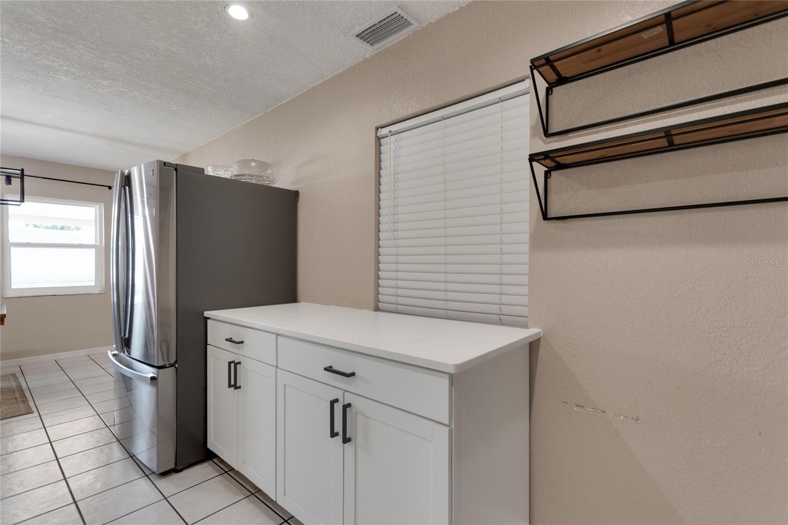 217 Rose St Property Photo 4