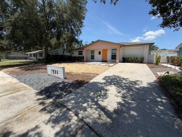 7904 WOODVINE CIR Property Photo 1
