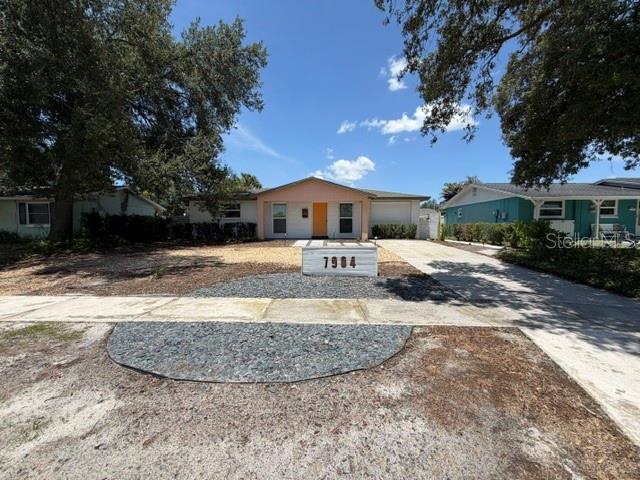 7904 Woodvine Cir Property Photo 2