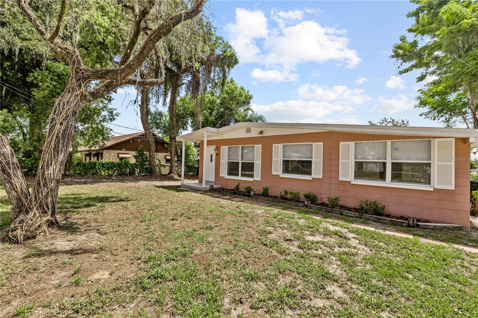 5225 Peach Ave Property Photo 1
