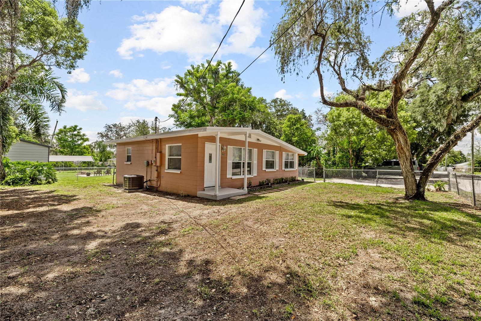 5225 Peach Ave Property Photo 2