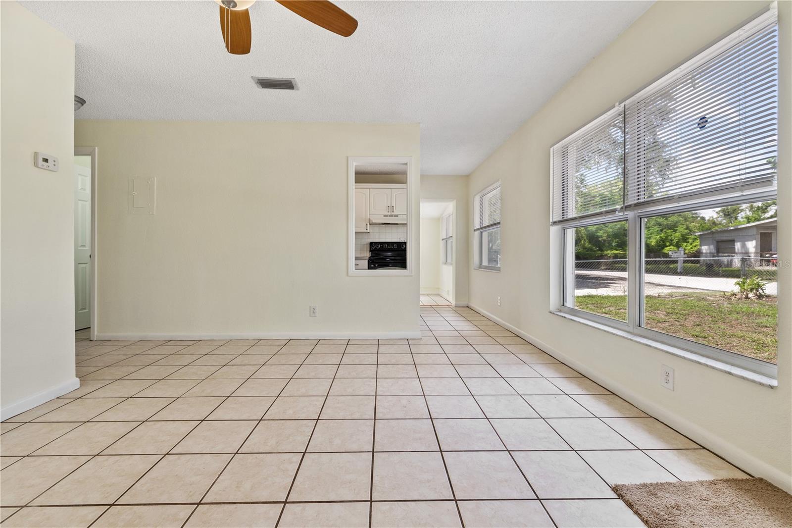 5225 Peach Ave Property Photo 6