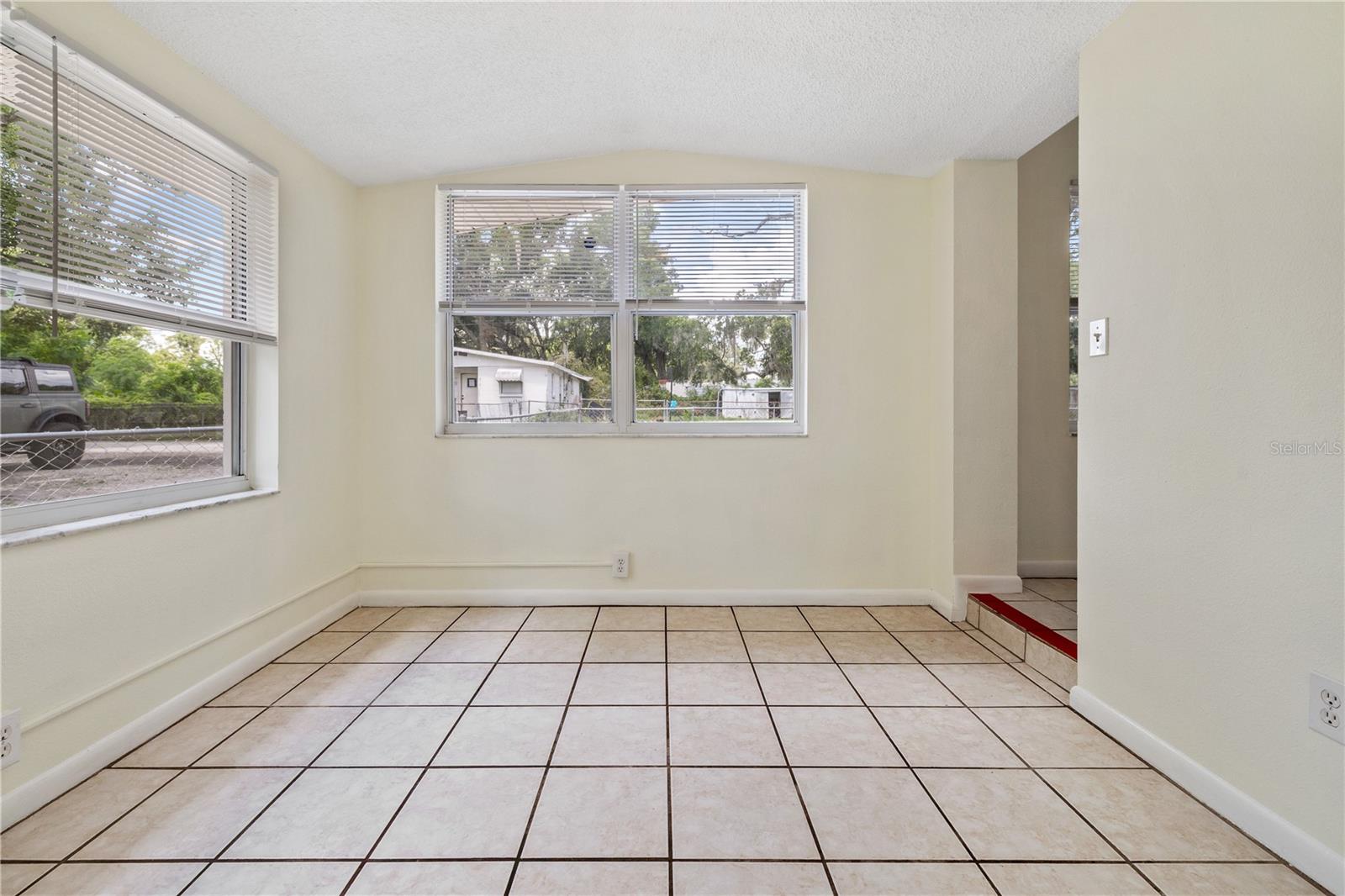 5225 Peach Ave Property Photo 9