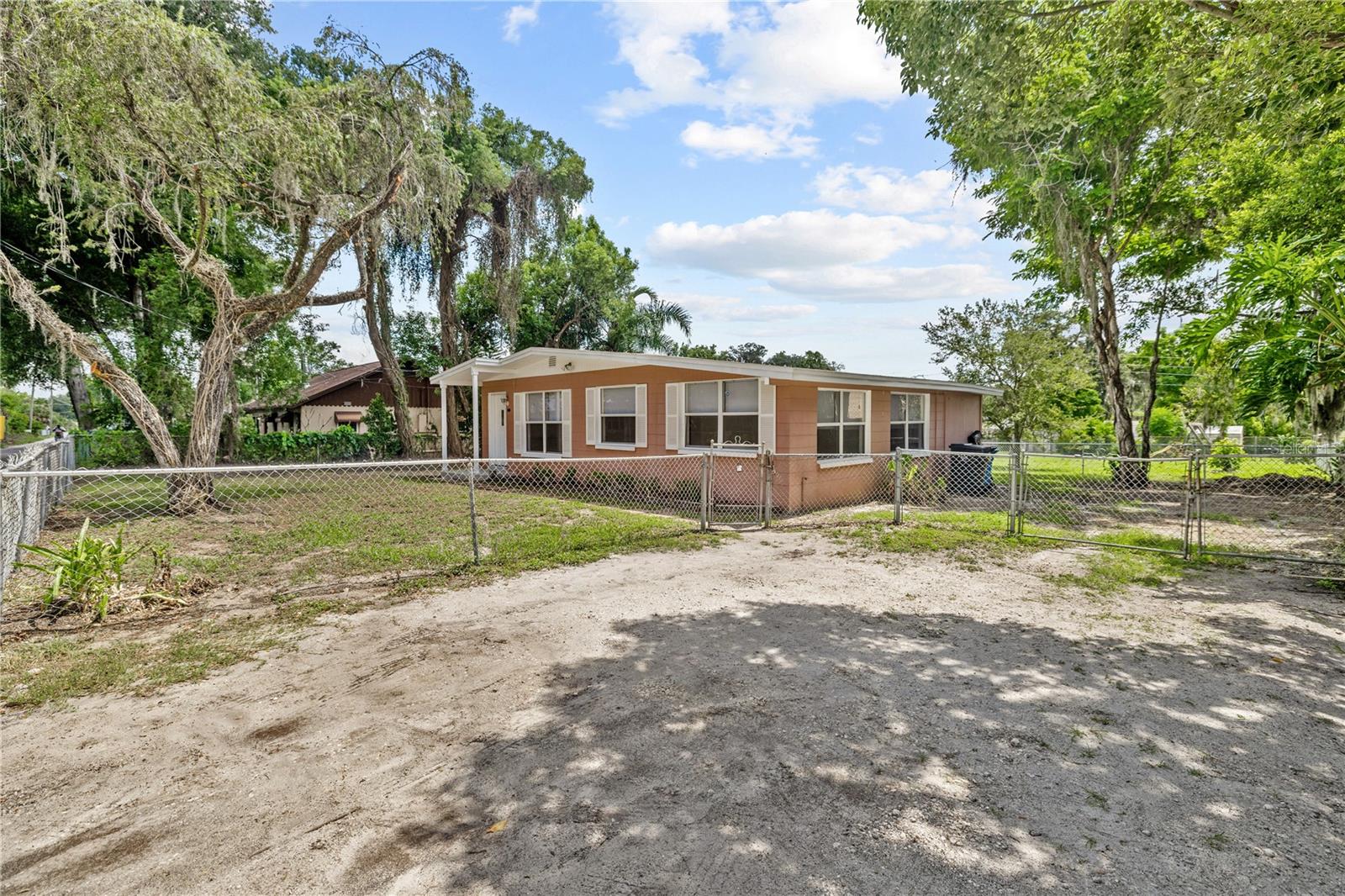 5225 Peach Ave Property Photo 22