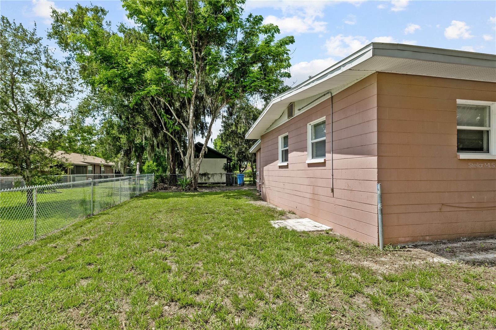 5225 Peach Ave Property Photo 23