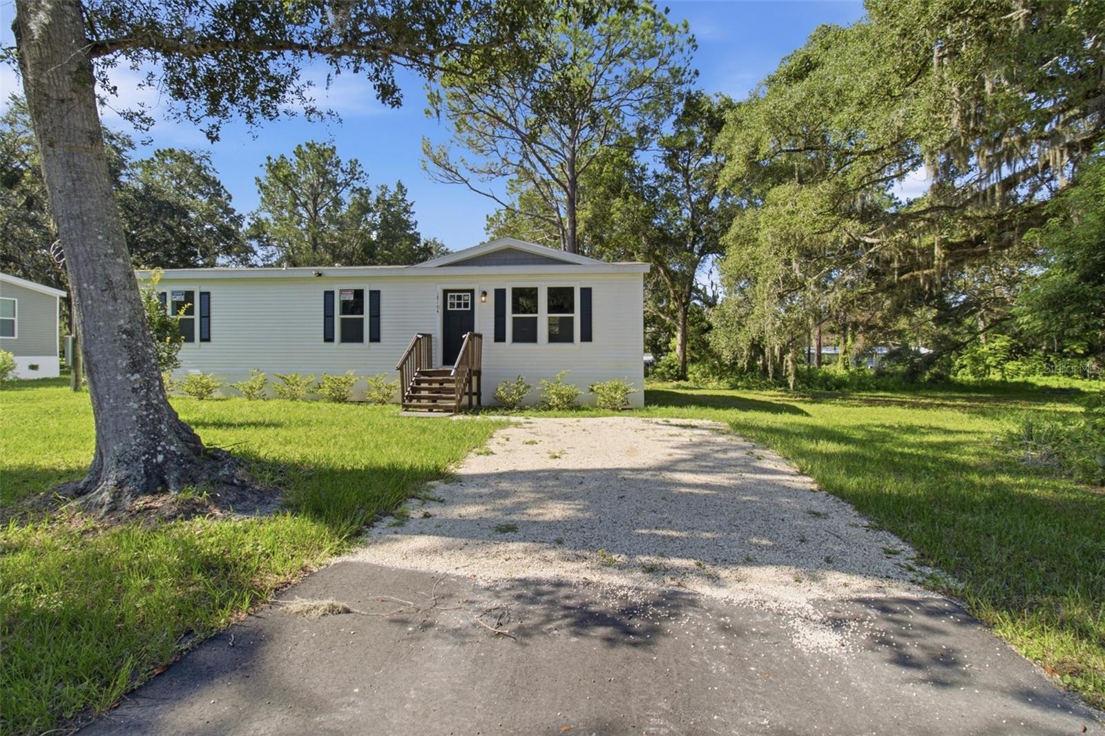 18104 Nicholas Ave Property Photo 2