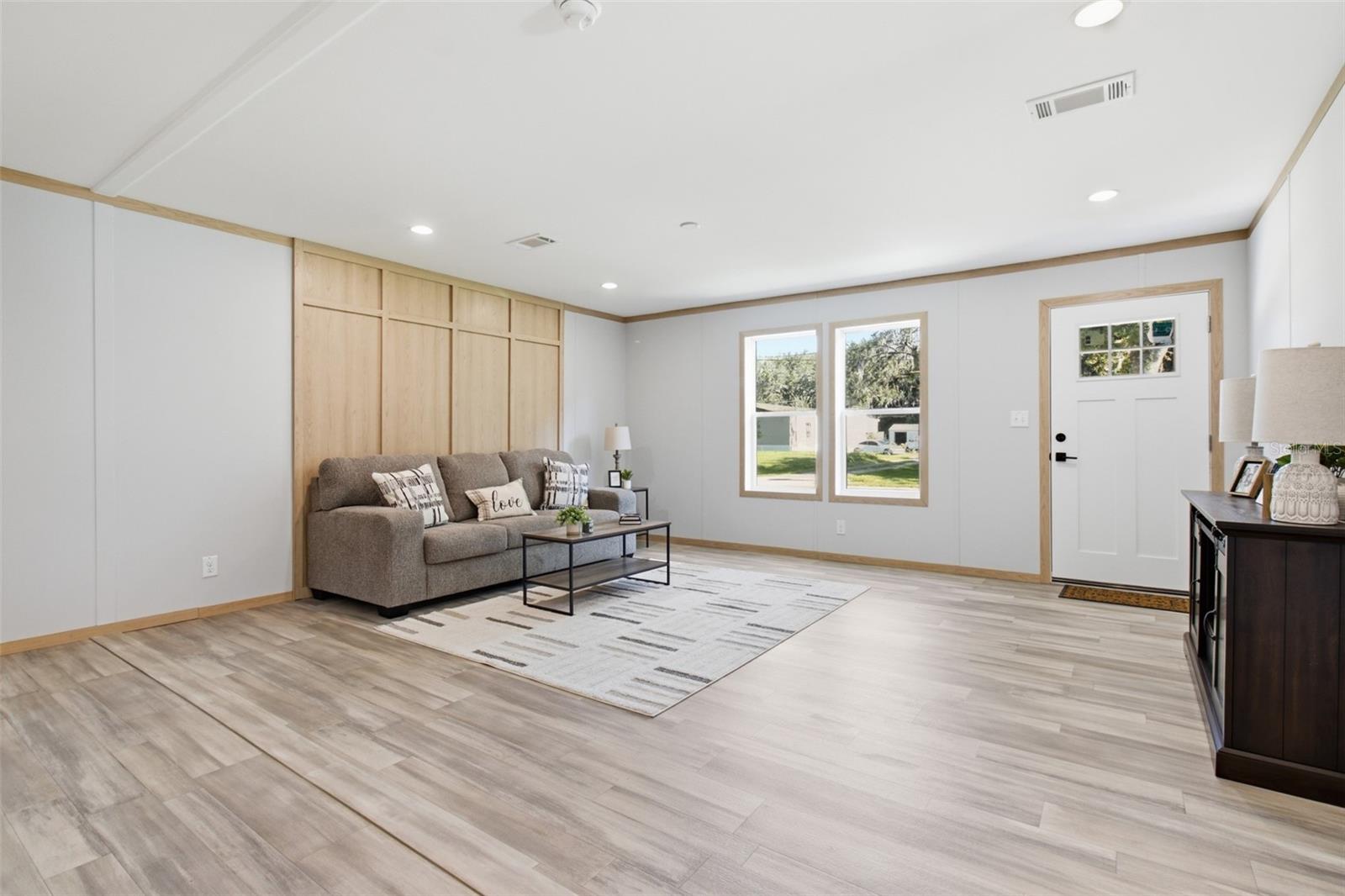 18104 Nicholas Ave Property Photo 5