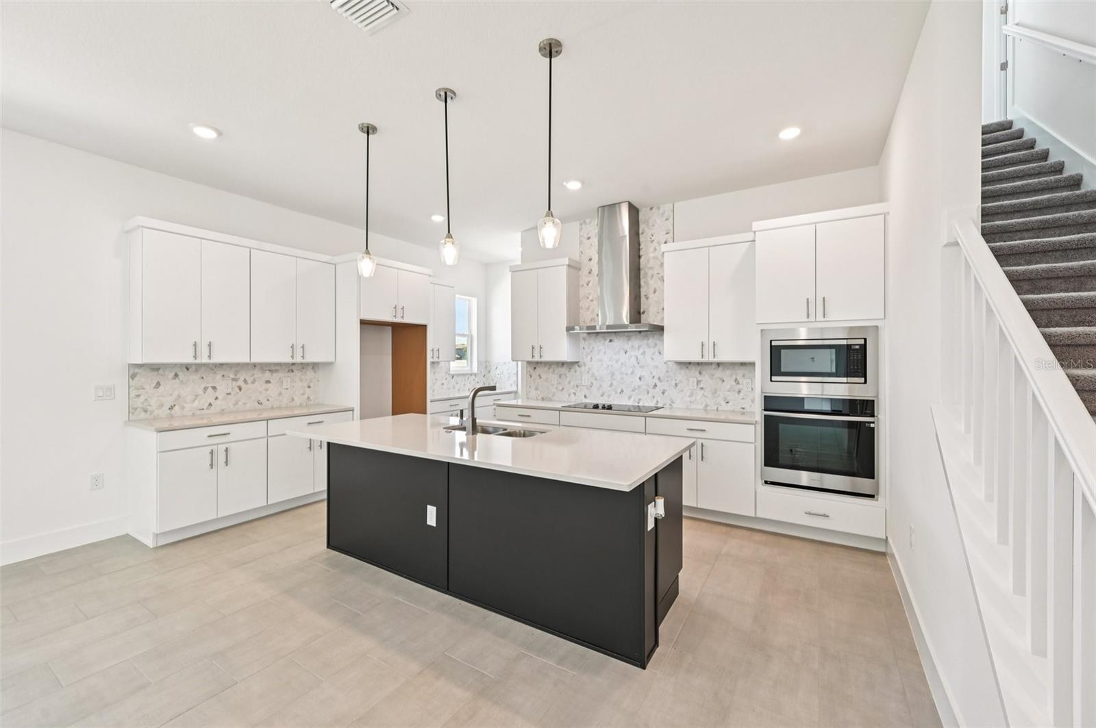 8230 Golden Beach Ct Property Photo 4