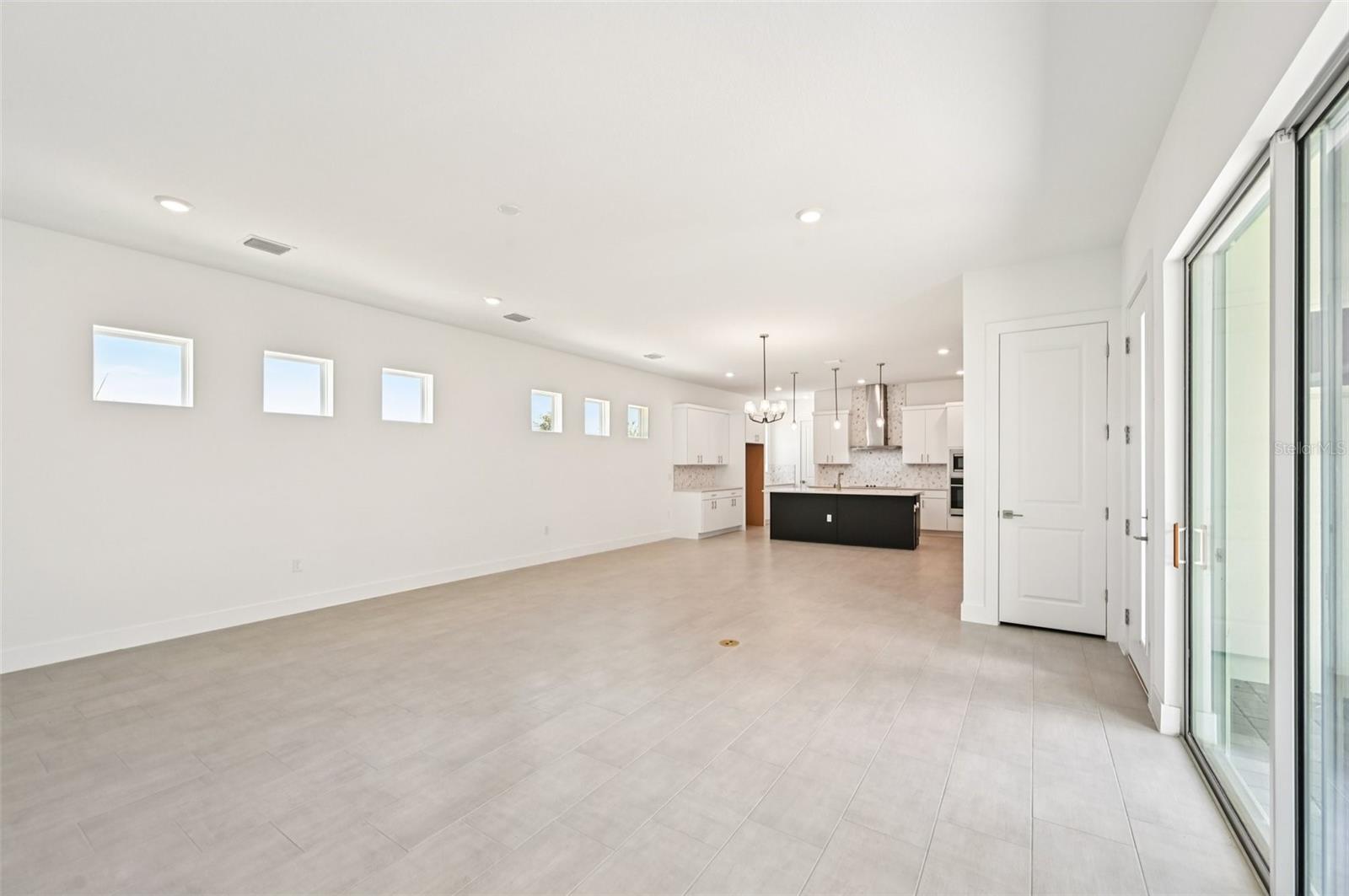 8230 Golden Beach Ct Property Photo 10